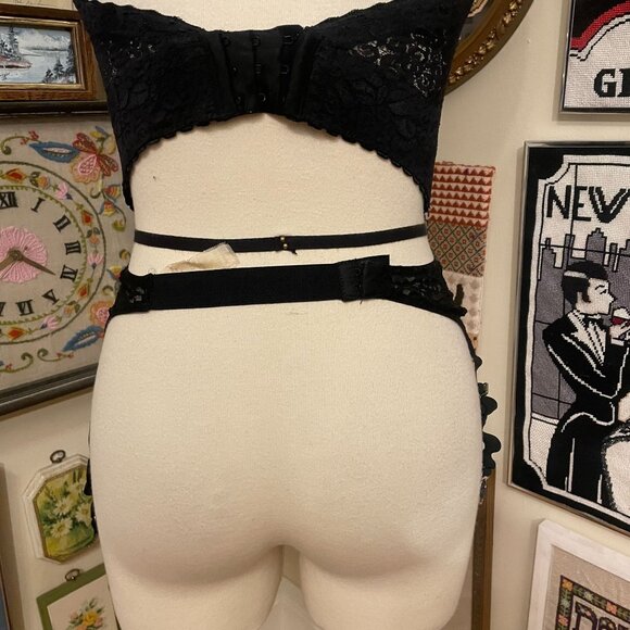 Vintage Black Lace Garter Belt With Bow Accent Size S - Picture 3 of 4